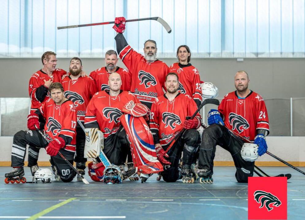 Joukkuekuva, jossa rullakiekkoilijoita. Fuengirola LIONS. Latin Team.